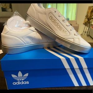 Adidas Casual White & Silver Metallic sneakers